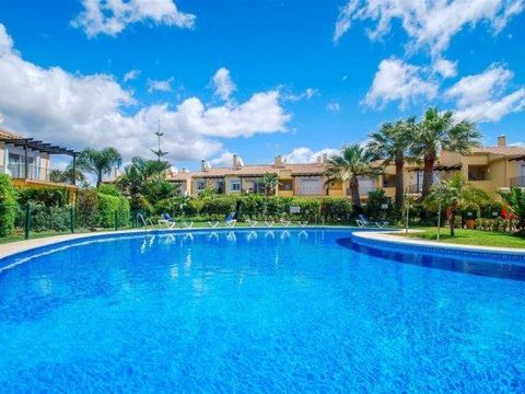 Nestled in the heart of Puerto Banús, the prestigious Azalea Beach-El Lago residential complex offers an extraordinary living experience on the Costa del Sol. This spacious townhouse, boasting a new independent apartment, presents a unique opportunit...
