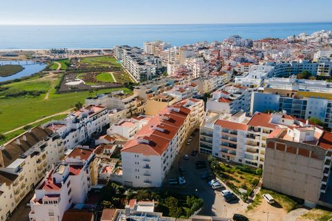 Located in Armação de Pêra, this bright and spacious 2 bedroom apartment features a patio, offering versatile living spaces for relaxation. The apartment comes with a fully equipped kitchen, making meal preparation effortless, and includes the added ...