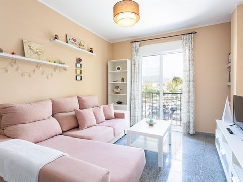 This 4 guests apartment is located close to the city center (Picassos birth place: 800m) but away from the crowded areas of Malaga. It is local, which means that you will also have local restaurants and bars to a lower price than the central area. Da...