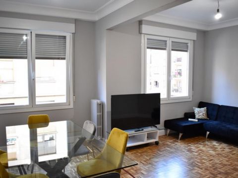 This beautiful flat is well located, 10 minutes from Plaza Circular and a 15 minute walk from the Town Hall and Arriaga Theatre. It is also very close to shopping areas and restaurants where you can enjoy Bilbao's gastronomy. Newly refurbished and co...
