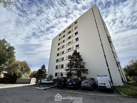 Votre agence 123webimmo l'immobilier au meilleur prix vous présente : Bastia Sud - Dans une résidence agréable et éloignée des nuisances sonores, appartement T4 de 100 m2 avec cave et 2 places de parking. Positionné en étage élevé avec ascenseur, ce ...