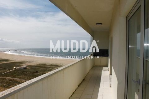 Located on Avenida Brasil, in Praia de Buarcos, this splendid 4 bedroom apartment, located on the top floor, stands out for its proximity to the beach as well as the privileged sea view that surrounds the property. This property offers the perfect se...