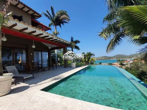 Beautiful high-end house overlooking Ferradura beach. Super spacious and airy house, architectural project signed by Guido Campanate, with maximum use of the land and layout of the space. There are 5 wonderful and cozy suites with wooden floors, balc...