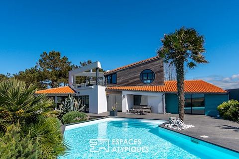 Located in La Tranche sur mer, a town very appreciated for its wild beaches and its preserved nature, this contemporary villa of 185 m² is developed on a plot of 987 m². Built between 1992 and 1995, this seaside property was the result of a quality r...