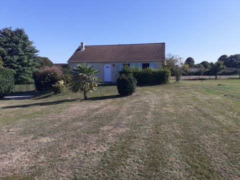 Sébastien Baylet ABITHEA 87, offers you in a quiet environment, between SAINT HILAIRE LES PLACES and LADIGNAC LE LONG this pretty pavilion built on a basement with its park of 4848 m2. It is composed of a living-dining room with its fireplace equippe...