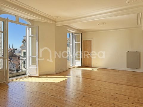 At Novarea, we find that elegance and comfort are the hallmarks of the most beautiful decors. In a beautiful old building in the city centre, recently renovated, with a lift, this apartment has an entrance that opens onto a large living room and an o...