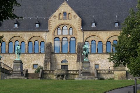 Driesterren vakantieappartement midden in het verkeersluwe oude centrum van Goslar, op korte afstanden van het werelderfgoed naar het marktplein, het keizerlijk paleis, Rammelsberg.