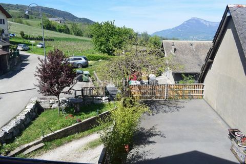 Let yourself be seduced by this house ideally located on the heights of Apremont at an altitude of 400m near the school, close to our beautiful towns of Savoie. 15 minutes from Chambéry, 30 minutes from Albertville, close to Isère, 40 minutes from Gr...
