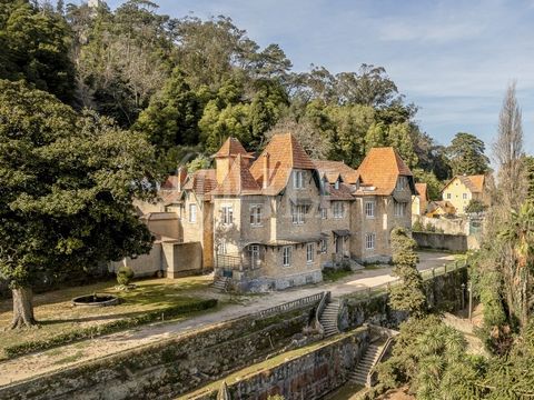 This original late 19th-century farmhouse, located in the center of São Pedro de Penaferim, Sintra, comprises a total of 59,200 sqm of land and existing built areas, totaling 1,950 sqm. The fully walled property includes several buildings, including ...