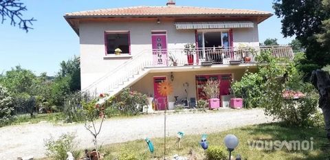 VOUSAMOI invites you to discover this house with a living area of 113 m2, accompanied by a garage of 35 m2, i.e. 148m2 total. Dating back to 1974. Truly bathed in light, this house extends over one floor and consists of 5 rooms, including 3 bedrooms ...