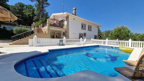 Exclusivity and comfort in Les Foyes! We present this spectacular villa located in the exclusive area of Les Foyes, offering a privileged lifestyle in a quiet and natural environment. With an area of 7 bedrooms and 3 bathrooms, this stunning property...