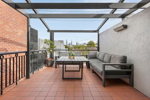 Views towards the city skyline highlight the huge appeal of this distinctive Richmond Hill residence, an address where a fabulous feelgood factor is enhanced by the opportunity to enjoy all the attractions of Swan Street. Distinctive external lines m...
