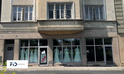 Do you dream of a perfect place for your business that will attract customers? In the heart of Bielsko-Biała, we offer a spacious commercial premises with an area of 123.19 m², the key to the success of your company. No sales commission = savings of ...