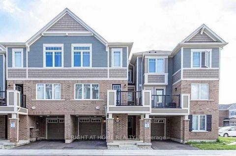 Stunning 3 bedroom townhouse newly upgraded kitchen with quartz countertop and huge island, all pot lights throughout the main floor, under cabinet lighting , freshly painted main floor, designed TV wall. Close to Schools, Parks, Shopping center, Mil...