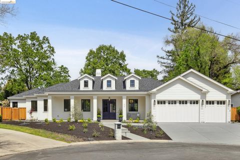 Prepared to be captivated by this brand-new construction, a modern traditional sanctuary where whimsical details meet the sleekness of contemporary designed 4Bd, 4.5Ba home 3,088±SF on .38±acres. The Great rm with gallery shelves, 46” gas fireplace, ...
