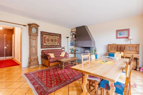 Near RER A, Bois de Vincennes, in a luxury building, cut stone, 4-room apartment of 98.53 m2 composed of an entrance, dressing room, fitted kitchen (US possibility), beautiful living room with fireplace overlooking balcony, 3 bedrooms, many cupboard ...
