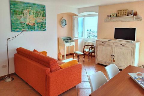 Przyjazny i nowocześnie urządzony apartament wakacyjny z balkonem w spokojnej okolicy dla 2-4 osób, balkonem z pięknym widokiem na jezioro Como, wspólnym basenem