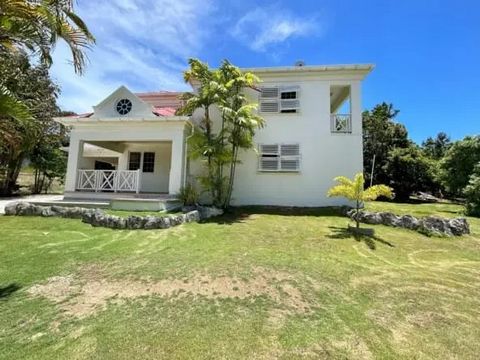 Discover the epitome of coastal living with this two-story house in the quiet neighborhood of Mullins, St. Peter. Located just a 10-minute walk away from Mullins Beach and a convenient 15-minute drive to Holetown, this property offers an ideal blend ...