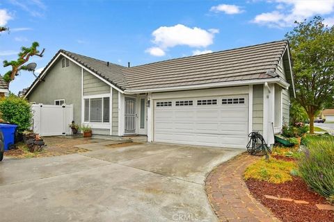 This single-story gem in Victoria Windrows offers efficient living just minutes from the Victoria Gardens outdoor shopping mall. With a focus on utility, it features 2 bedrooms, open living space and smart use of the kitchen area, maximizing space wi...