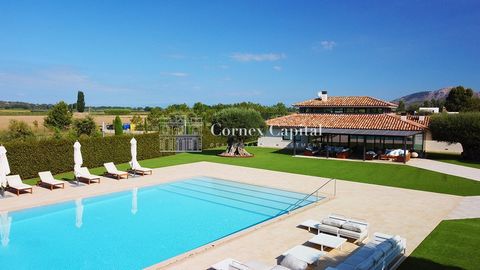 Unique house of 1.121 m², built on a sunny and private plot of 4.500 m². It is located less than 15 minutes from the most beautiful beaches of the Costa Brava, such as Aiguablava, Sa Riera or Calella de Palafrugell, in the prestigious Empordà Golf ur...