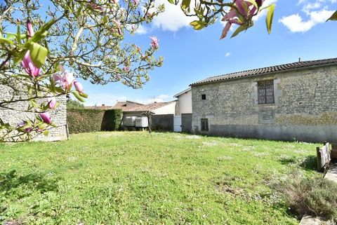 Dpt Charente Maritime (17), à vendre ARCHIAC maison 3 chambres jardin, préau, dépendances + seconde maison à rénover