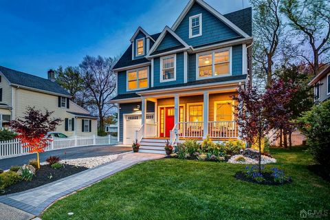 The opportunity has arrived, to own a Beautiful Custom 2022 Metuchen build. This special home has high quality craftsmanship throughout and is an entertainers dream home. Kitchen features included: hand custom made cabinets, 8ft x 4ft island seating ...