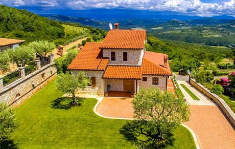 Charming stone house in Vižinada with swimming poolm 16 km from the sea! Total area is 196 sq.m. Land plot is 565 sq.m. Villa was built in 2010 and completely renovated in 2022. On the edge of this picturesque place, harmoniously blending with the ge...