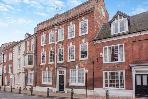 Ideal for those wanting immediate access to the city who appreciate a spacious period property that has been meticulously maintained. An impeccably crafted Grade II* Listed, terraced, Georgian townhouse boasting five bedrooms, two bathrooms, and an e...