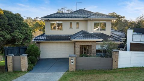 Privileged by its coveted position within the Frankston High & Derinya Primary School zones, this spacious, light-filled four-bedroom contemporary home is idyllically located at the end of a tranquil cul-de-sac bordering Sweetwater Creek Nature reser...
