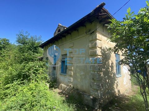 Top Estate Real Estate offers you a brick house in the village of Resen, Veliko Tarnovo region. The village of Resen is the largest and most developed village in the region. It is located 16 km from the town. Veliko Tarnovo. The village is well arran...