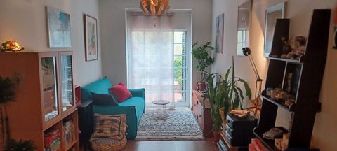 This is a very quiet and peaceful apartment with backyard (20m2) in Benfica, Lisbon, consisting of 1 bedroom, large living room with office area, full kitchen and 1 full bathroom. There is one more room that will not be available, as it is an apartme...