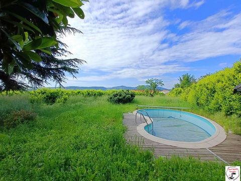 Exclusively at your agency Sapet Michelas Immobilier! Just 20 minutes from Tournon-sur-Rhône, come and discover this house of over 124 m² with a partially wooded 952 m² plot and a swimming pool. Are you working from home? Come and enjoy the fiber int...