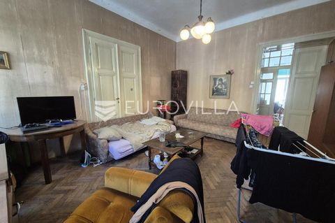 Donji grad, Deželićeva street, three-room apartment of 80 m2 on the high ground floor of a well-maintained building. It consists of an entrance hall, a living room with a dining room, a kitchen, two bedrooms and a bathroom. The apartment is for compl...