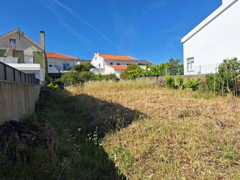 Urban Land for Sale in Barcarena: The Perfect Opportunity to Build Your Dream Home Located in the parish of Barcarena, this urban land offers the perfect combination of tranquility and security, ideal for families. Barcarena is known for its serene e...