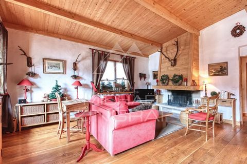 Michaël Zingraf Real Estate Megève offers you this 79.93 sql (Carrez law) apartment, on the top floor, with beautiful volumes under the roof, in the centre of the village and 5 minutes walk from the Chamois cable-car, in a small renovated condominium...