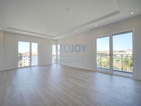 Brand new apartments with the typology T2 and T3, with excellent sun exposure, located in one of the most desirable areas of Parede and Carcavelos Quinta das Marianas. Excellent access to urban mobility, leisure facilities, excellent choice of nation...