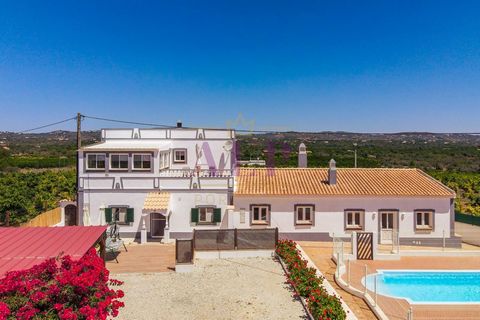 A Country Villa Retreat & Business Opportunity REF: 123ALG Nestling between avocado, lemon and orange groves, this pair of beautifully presented rural cottages offers both a retreat from the maddening world and a business opportunity. This country vi...