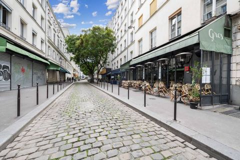 Notre appartement charmant comprend : - Un salon très lumineux équipé d'une télévision, d'une table à manger et d'un canapé de qualité pour un confort optimal. - Une cuisine ouverte fonctionnelle et entièrement équipée : réfrigérateur, congélateur, f...