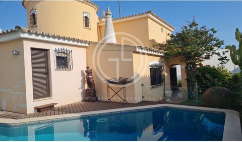 Charming 3 bedroom Villa in the Old Village in Vilamoura. This villa consists of large living and dining room with fireplace and direct access to terrace, garden and pool, large kitchen area with access to BBQ and garden. The ground floor is complete...