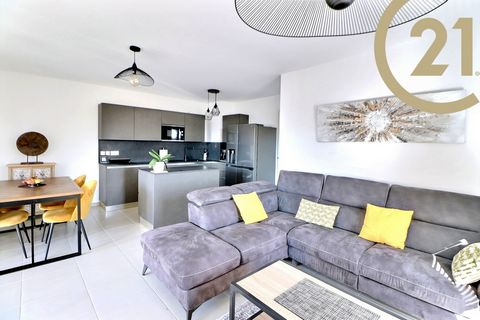 FREJUS - Superbe appartement 3 pièces de 62.71 m2 situé dans une résidence de standing édifiée en 2022 avec PISCINE. Cet appartement parfaitement entretenu offre : un hall d'entrée, un coin nuit composé de deux chambres, une grande salle de bains, un...