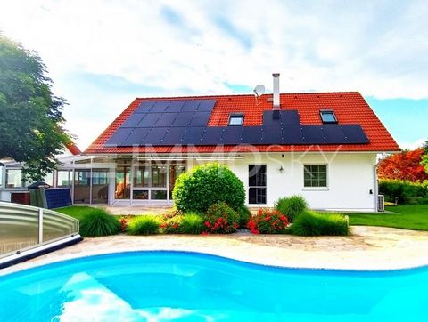 Elite residential jewel between Linz and Wels - with conservatory, wine cellar and high-quality, energy-saving building technology!! On the outskirts of Weisskirchen, in a quiet and rural small settlement in the district of Weyerbach, this ELK house,...