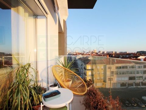 2 bedroom flat, as new, with balcony, parking and storage room, in Barreiro. Consisting of entrance hall, living room with balcony, equipped kitchen, pantry, bathroom, and 2 bedrooms with wardrobes. It has ample parking and storage, both with electri...