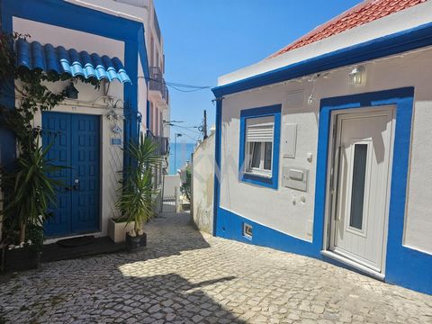 2 bedroom house completely renovated Excellent location - Inserted in the picturesque village of Sesimbra, 50m from Sesimbra beach, Ouro beach and the line of restaurants next to the beach. Consisting of two floors: On the upper floor there are bedro...