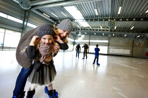 Verblijf in dit fantastische vakantiehuis in Lalandia in Rødby direct aan de Oostzee! Na een heerlijke dag spetteren in het Lalandia Aquadome en alle avonturen in de arcades, is het heerlijk om terug te keren naar je eigen vakantiehuis en wat tijd me...