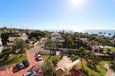 EXCLUSIVE: Magnificent flat with unobstructed views of the Mediterranean Sea just 80 metres from the best beaches of the Costa del Sol. This charming 2 bedroom flat with southeast orientation offers one of the best views to the urbanization of Rosari...