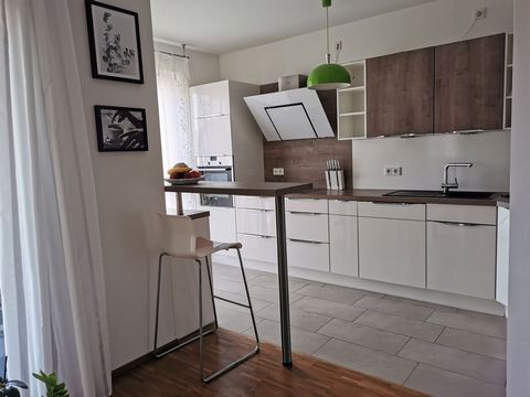 A fully furnished 3 room apartment on the second floor of an apartment building with 11 parties in the Europaviertel. All rooms have been repainted and are in top condition. One bathroom and a separate guest toilet with shower and 2 balconies (east a...