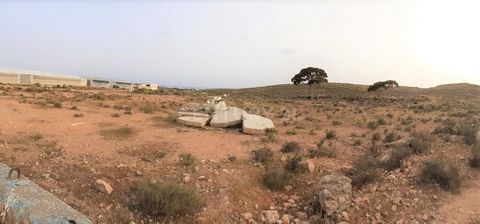 Want to buy rustic property on Viator? Excellent opportunity to acquire this rustic property for agricultural use with an area of 10,050m² located in Polygon 7 Plot 127 COCON DE LA CULINATA in the town of Viator, province of Almeria. It is located ne...