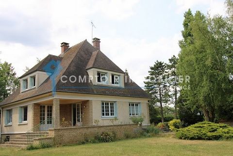 Proche Pacy-Sur-Eure. Maison composée d'un salon/salle à manger de 38m2, cuisine aménagée, 2 chambres, salle de bains, wc indépendant. A l'étage palier desservant 2 chambres, wc. pièce aménageable de 26 m2. Le double vitrage assure le calme du lieu. ...