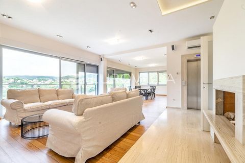 Zagreb, Šestine, a luxurious urban villa of 400 m2 of recent construction extends over 4 floors connected by an elevator and an internal and external staircase. Built in 2011 with the highest quality materials, partially renovated in 2023, it consist...