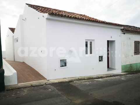 With elegant finishes, this villa in Achadinha, municipality of Nordeste, is the perfect refuge for those looking to live in a quiet environment with a breathtaking view. This house has been fully renovated, resulting in a welcoming, comfortable and ...